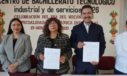 RAY CHAGOYA  FIRMA CONVENIO DE COLABORACION CON CBTIS 26 EN PRO DE LA JUVENTUD OAXAQUEÑA